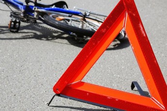 На Волині авто збило велосипедиста, чоловік у реанімації