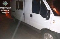 У Луцьку чоловік заліз у чуже авто