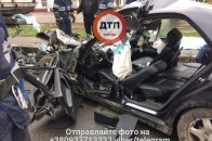 Моторошне ДТП у Києві:мерседес на «бляхах» влетів у вантажівку