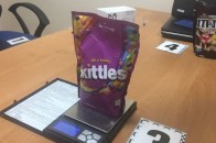 На «Ягодині» затримали чоловіка з наркотиками у пачці з під «Skittles»