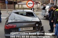 У Києві некерована вантажівка влетіла у п'ять машин, серед постраждалих дитина