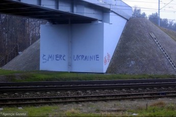 «Смерть Україні!» - напис на в'їзді до Варшави
