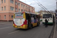 У центрі Луцька «автоандон» на маршрутці перекрив підї'зд до зупинки