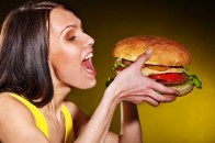 ТОП-8 продуктів, які викликають серйозну залежність