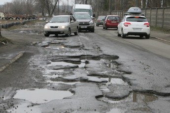 Волинська ОДА не в змозі освоїти кошти на ремонт доріг