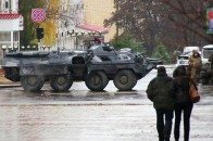 Лідер «ЛНР» забарадикувався в ОДА, містом їздить військова техніка