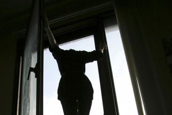 У Дніпрі дівчинка впала з дев’ятого поверху і вижила