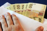 За тиждень у шести регіонах на хабарах затримали 11 посадовців