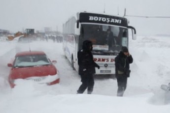 Залишайтеся вдома! Синоптики повідомили про сильний шторм і розповіли, якою буде зима