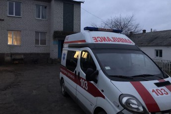 На Волині медики бояться використовувати новеньку швидку через погані дороги