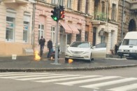 У центрі Одеси невідомі підпалили машину автохама