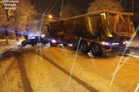 У Луцьку вантажівка влетіла у легковик