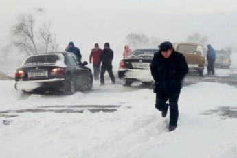На Волині із снігових заметів звільнили 11 авто