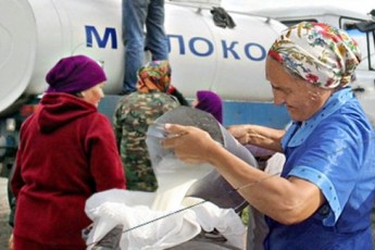 В Україні заборонили підприємствам купувати молоко у селян