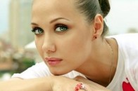 Без допомоги не виживе: просять допомоги для тяжкохворої української співачки