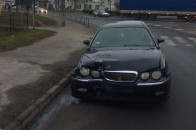 У Луцьку водій на «євробляхах» протаранив металеве огородження та втік