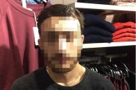 Іноземець намагався вийти з магазину у новому взутті залишивши натомість своє