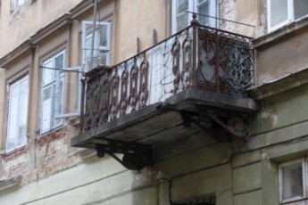 Балкон впав на 18-річну дівчину у Львові