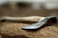 Хлопець зарубав власну матір та намагався закопати тіло на Херсонщині