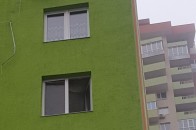 80-річна бабуся вистрибнула з вікна багатоповерхівки у Києві (Фото 18+)