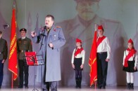 Дітей посвятили в піонери і змусили співати про Сталіна у Криму (Відео)