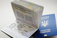 Чому українці змушені чекати на виготовлення біометричних паспортів