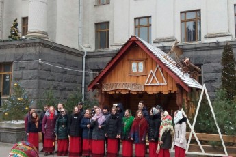 У центрі Луцька колядували до Дня святого Миколая