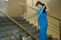Нелюди вкрали в одинокої жінки-прибиральниці куртку