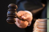 Чоловіка, у якого знайшли арсенал зброї, прокуратура хоче запроторити за грати