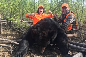 За жорстокі фото вбитих тварин зацькували канадського мисливця