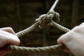 Моторошне самогубство: 15-річну дівчинку знайшли повішеною у гаражі