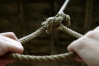 Моторошне самогубство: 15-річну дівчинку знайшли повішеною у гаражі