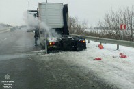 Вантажівка загорілася під час руху на Рівненщині