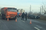 Смертельна аварія на Волині: легковик розбився об вантажівку