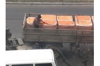 Водій фури допоміг чоловіку обікрасти своє авто у Львові (Відео)