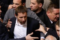 Гройсман закликає зняти недоторканність з нардепа Парасюка