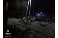 Нетвереза жінка збила електроопору та дерево, втікаючи від поліції