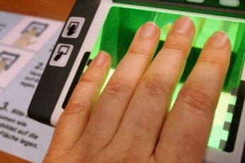 Відбитки пальців, які беруть під час біометричного контролю зберігатимуться довічно
