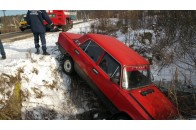 На Волині легковик злетів у кювет