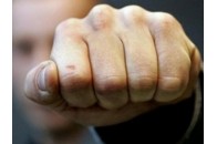 Невідомі побили та викинули у водойму жителя Волині