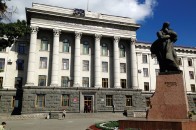 Музейник, який побився з проректором СНУ і погрожував поліції, отримав сміховинне покарання