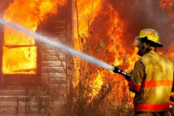 На Волині загорівся легковик