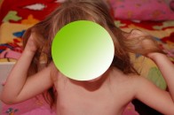 У дитячому садку Запоріжжя вихователі дозволили невідомому фотографувати оголених дівчаток