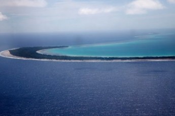 В Тихому океані зник пором з 50 пасажирами