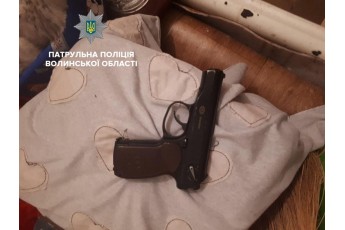 Озброєний лучанин хотів потрапити у чужу квартиру (Відео)