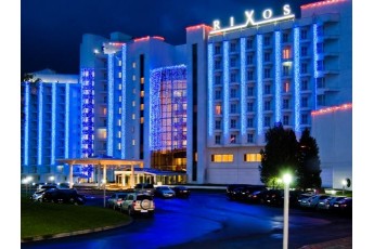 Журналістів витурили з елітного готелю через олігарха, який святкував там ювілей