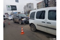 У Луцьку позашляховик влетів у фургон біля 