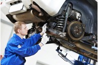 На Волині чоловіка розчавило автомобілем, який він ремонтував