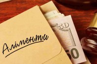З 6 лютого неплатникам аліментів заборонять виїжджати закордон