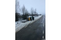 Під Луцьком автомобіль злетів з дороги